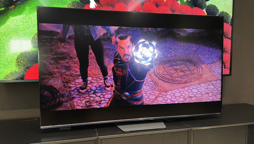 First Look TV Mini LED RGB Hisense UR9S