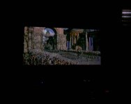 schermo posizionato con ambiente oscurato.jpg