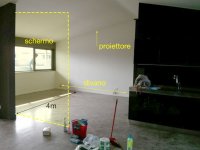 lato-divano-e-proiettore.jpg lato-divano-e-proiettore.jpg