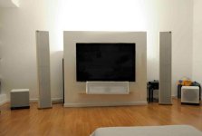 Fronte Anteriore Manu quotat centrale sotto tv.jpg