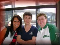 Laura con due sue colleghe.jpg