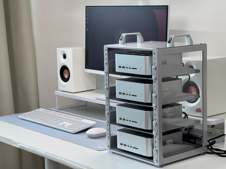 Quattro mini PC GEEKOM A9 Mega diventano un cluster AI con 512 GB di memoria