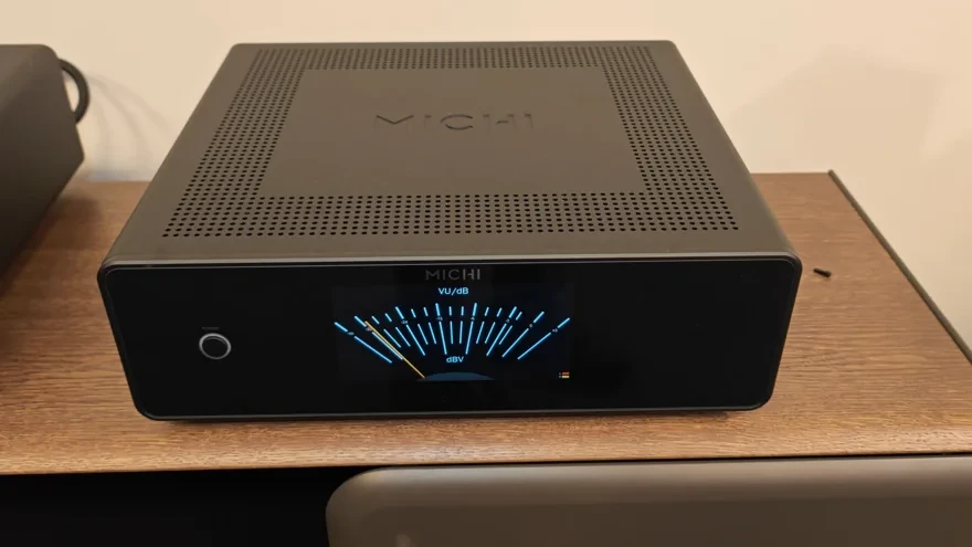 Un componente Michi Prestige con visualizzazione VU meter.